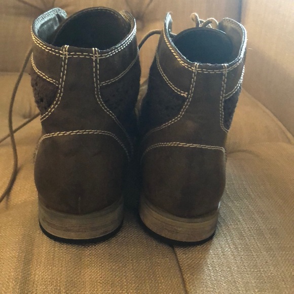 Lace brown booties. - Picture 4 of 5